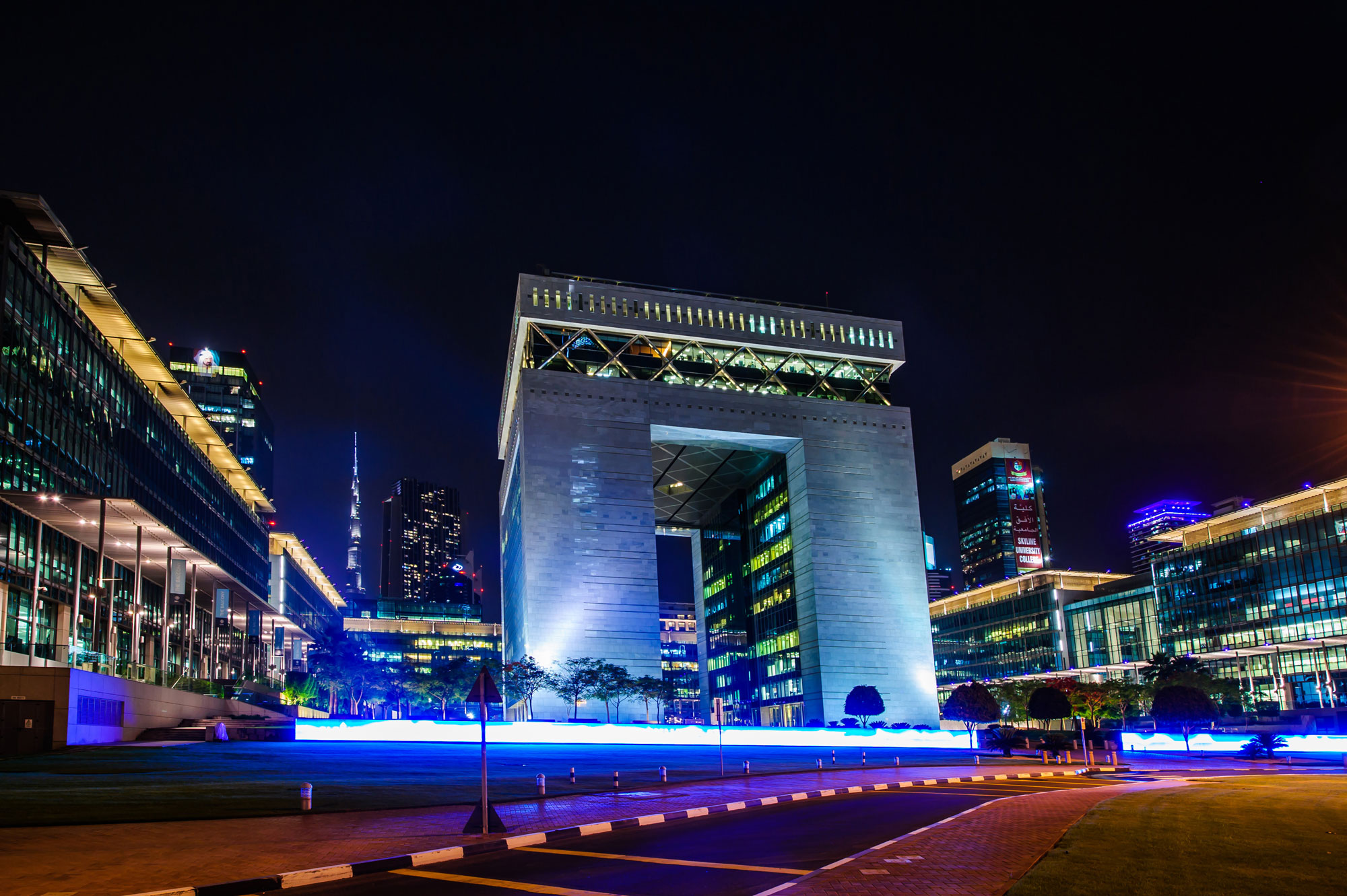 Making Your Contracts Valid Through Dubai Courts Notary Public